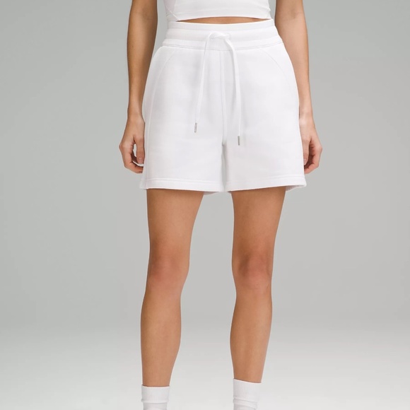 Lululemon Scuba High-Rise Shorts White Size 6 NWT 5” Inseam - Picture 1 of 8